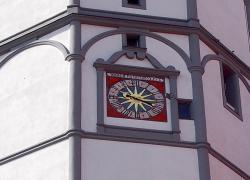 renesansowa, kamienna tarcza zegarowa z 1552 roku na wieży ratusza w Paczkowie