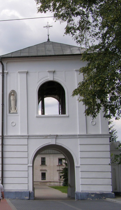 Drohiczyn - dzwonnica i brama wjazdowa