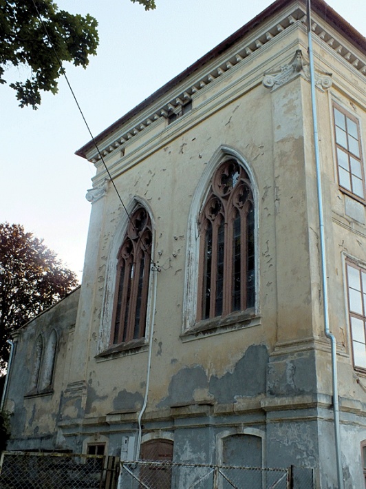 Pałac w Drogoszach - okna kaplicy pałacowej