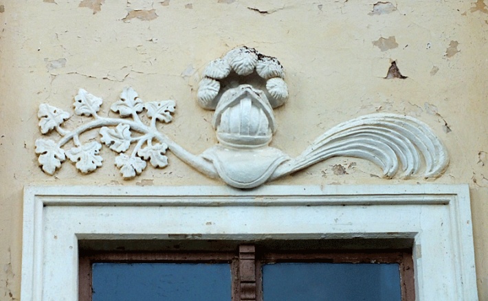 Pałac w Drogoszach - detal dekoracyjny