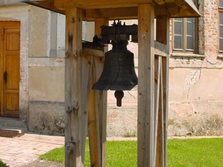 Dzwonnica w kosciele pw. Chrystusa Króla w miejscowości Radzieje