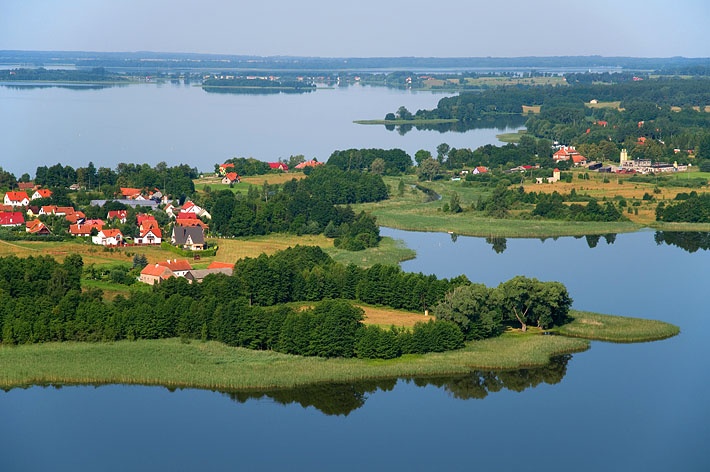 Jezioro Stręgiel na pierwszym planie. W głebi zdjęcia miejscowość Ogonki oraz jezioro Świecajty - widok z lotu ptaka.
Fotka pochodzi ze zbiorów http://www.fotowojcik.pl