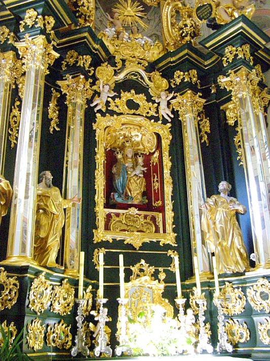 sanktuarium św. Anny - ołtarz św. Anny z cudowną figurą