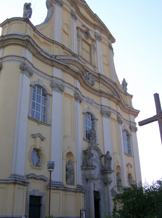 Lubomierz - fasada kościoła