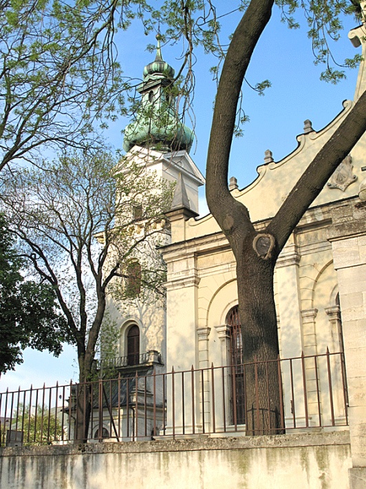 katedra zamojska - z lewej barokowa dzwonnica