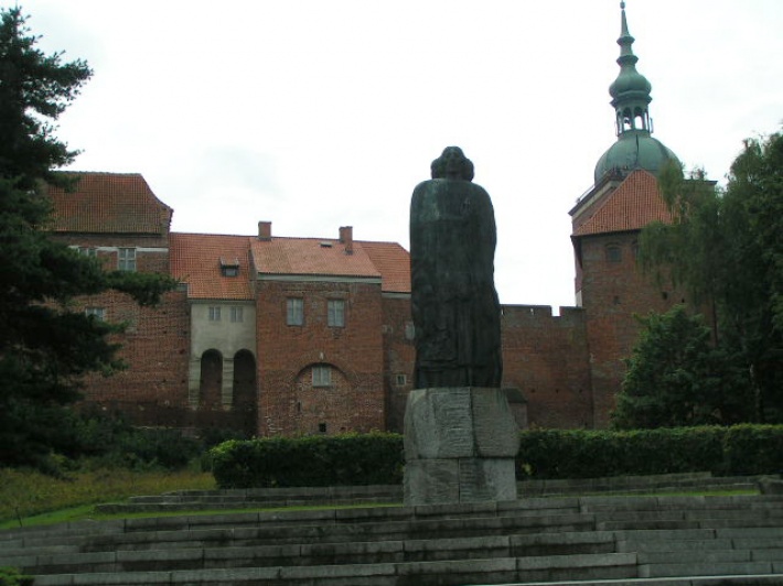 fortyfikacje Wzgórza Katedralnego i pomnik Mikołaja Kopernika