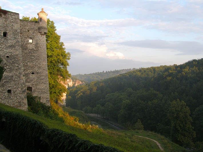 Dolina Prądnika - widok z zamku w Pieskowej Skale