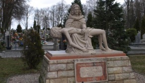 Pieta - Cmentarz Komunalny w Sławnie