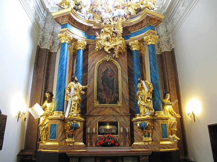 kaplica Literacka - ołtarz Niepokalanego Poczęcia NMP z relikwiami św. Zygmunta Szczęsnego Felińskiego