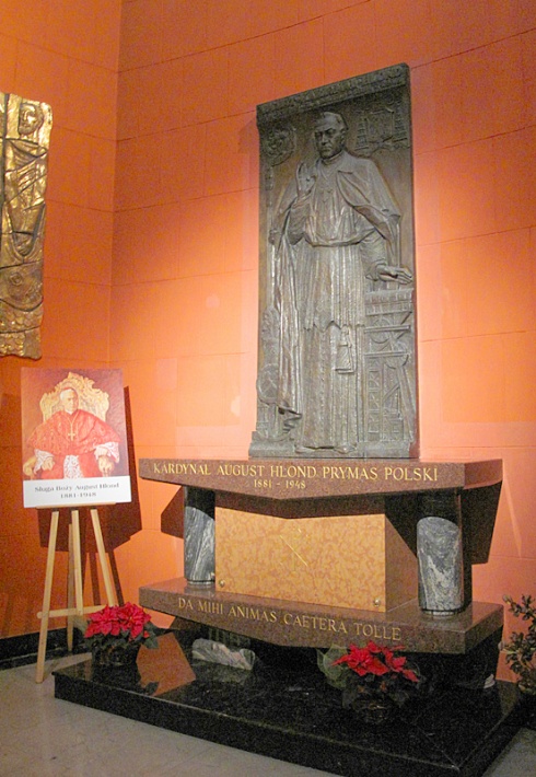 kaplica św. Jana Chrzciciela - sarkofag kardynała Augusta Hlonda