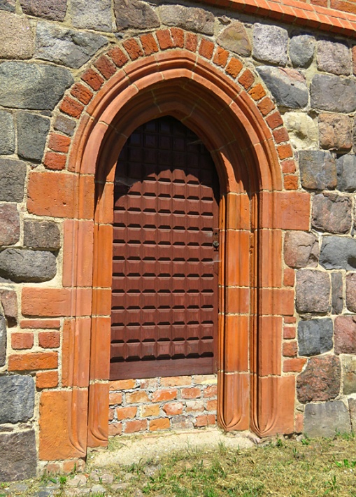 Chwarszczany - kaplica templariuszy, zamurowany portal południowy