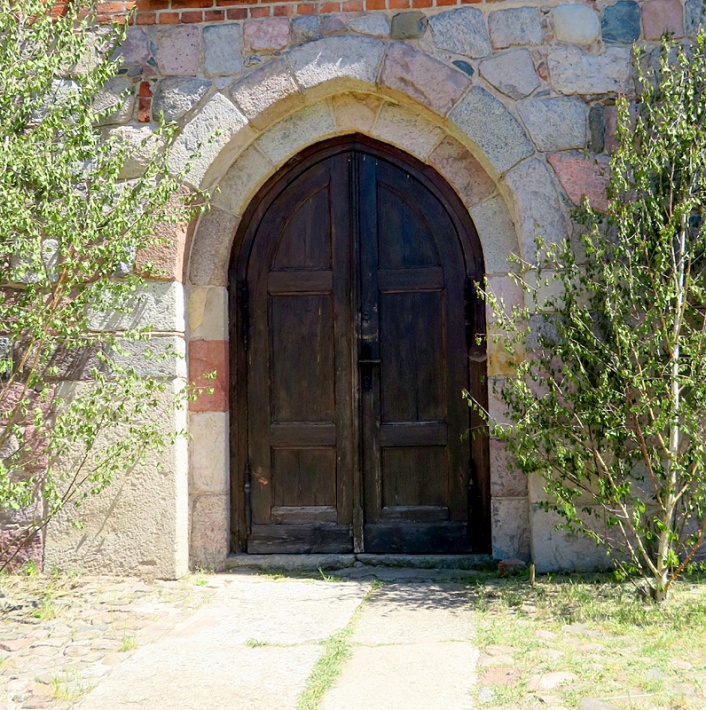 Chwarszczany - kaplica templariuszy, portal zachodni
