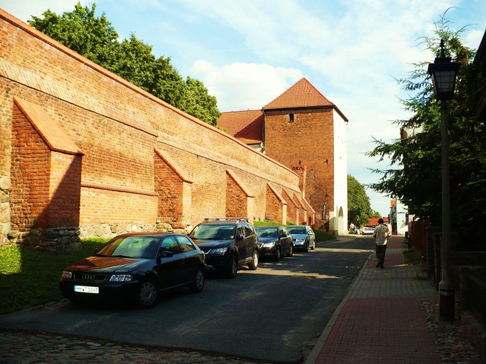 Średniowieczne mury obronne Chełmna