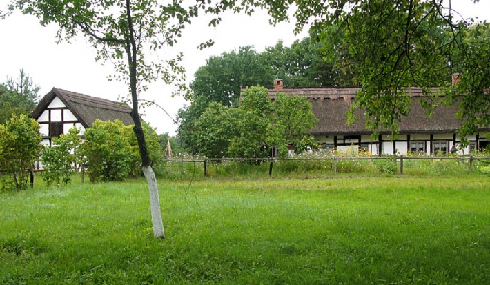 Słowiński Park Narodowy - podmokłe tereny we wsi Kluki