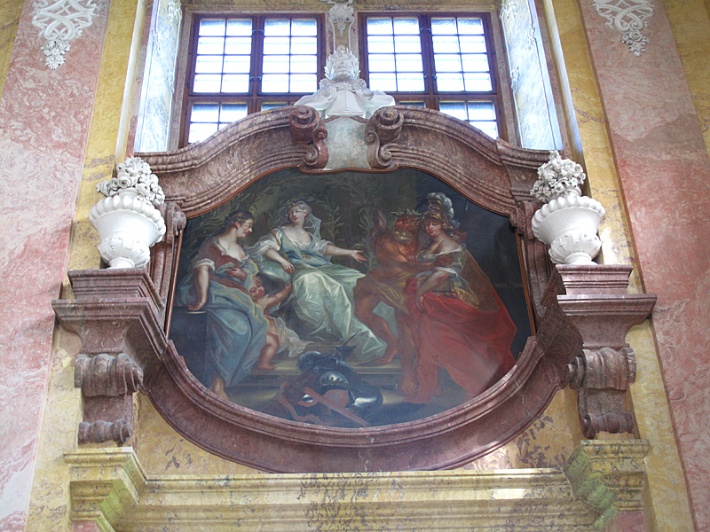 Sala Książęca - jeden z obrazów umieszczonych między oknami
