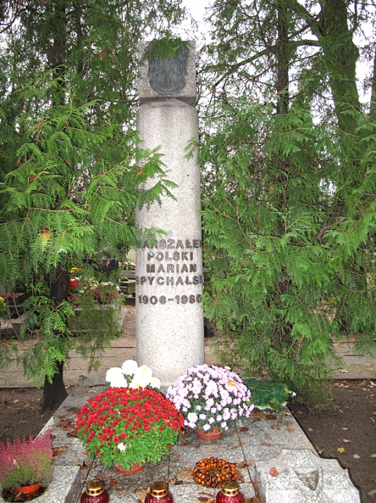 grób Mariana Spychalskiego - Marszałka Polski
