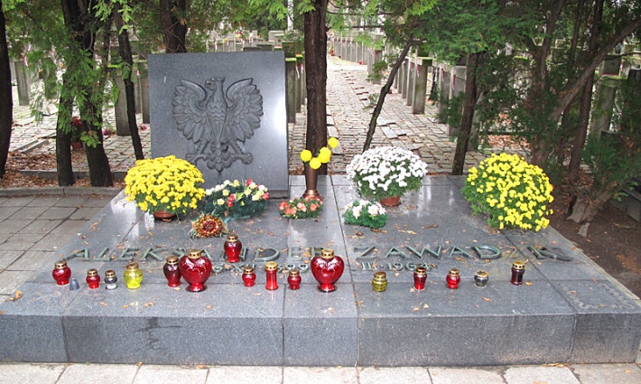 grób Aleksandra Zawadzkiego - przewodniczącego Rady Państwa