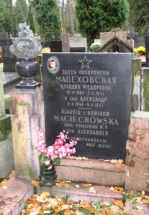 grób rosyjskiej rodziny polskiego porucznika