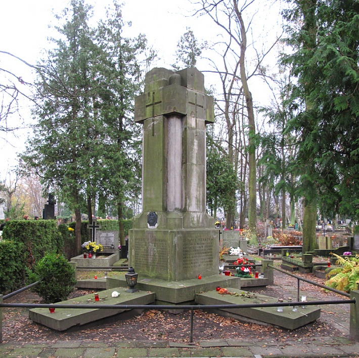 grobowiec-pomnik czterech poetów legionistów