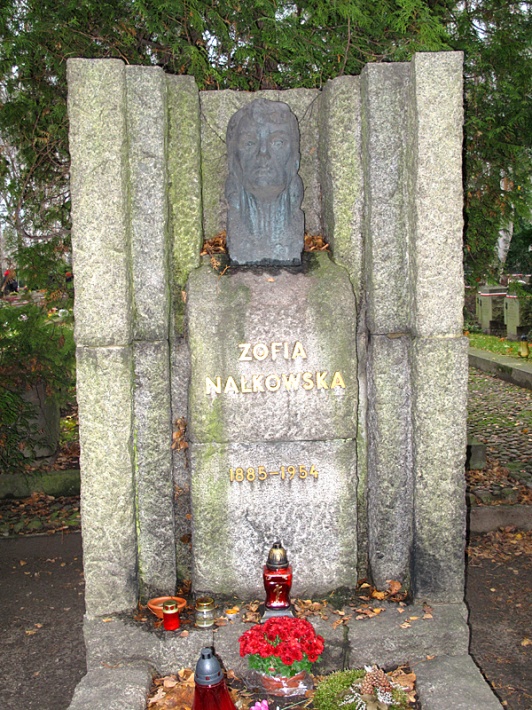 grób Zofii Nałkowskiej - pisarki, publicystki, dramatopisarki