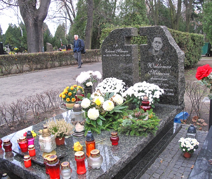 grób Waldemara Milewicza - dziennikarza, korespondenta wojennego (zginął podczas wojny w Iraku)