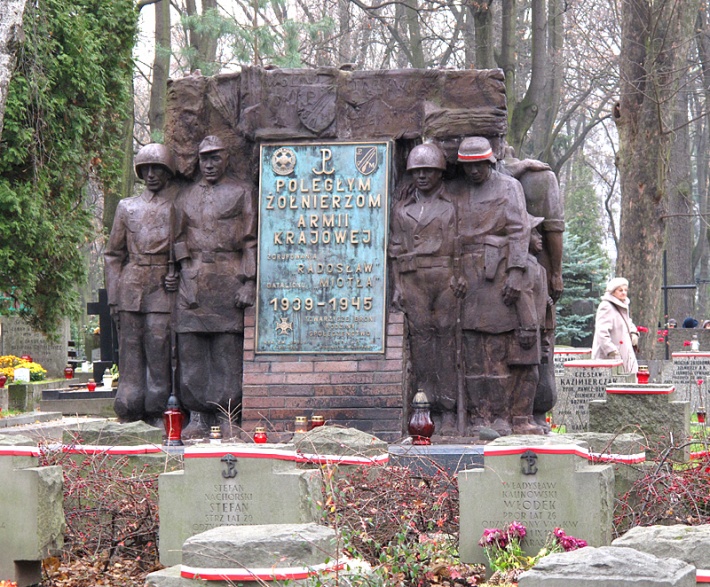 kwatera żołnierzy AK Zgrupowania &quot;Radosław&quot;, poległych podczas wojny i powstania warszawskiego