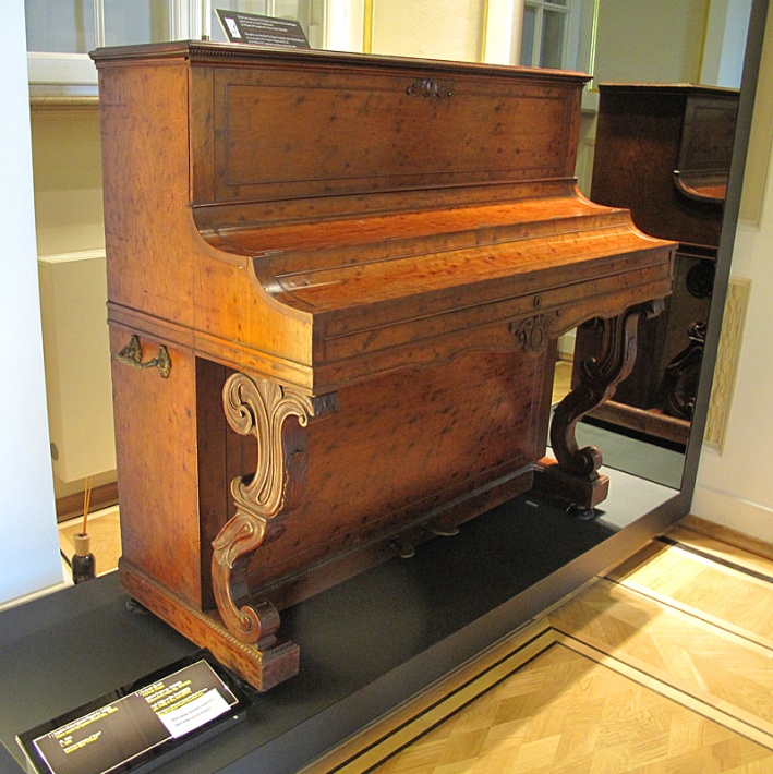 pianino, na którym Fryderyk Chopin uczył grać rumuńską księżniczkę