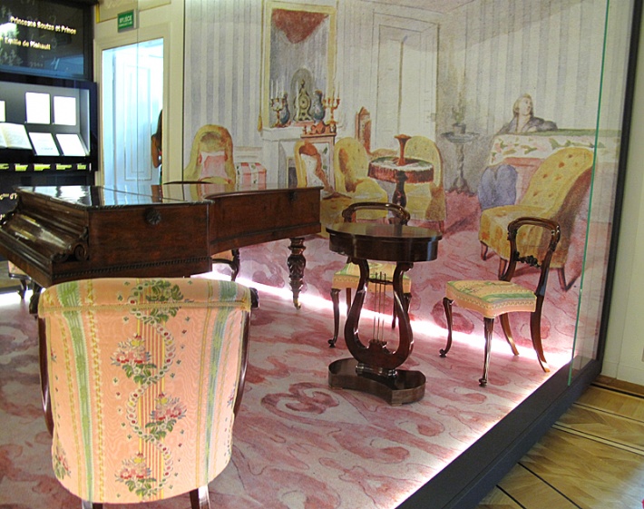 salon paryski Chopina z fortepianem, na którym kompozytor koncertował w Paryżu