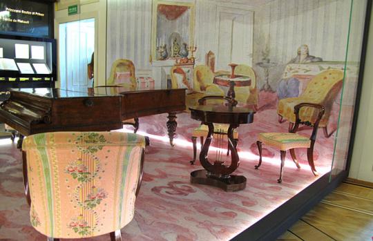 salon paryski Chopina z fortepianem, na którym kompozytor koncertował w Paryżu