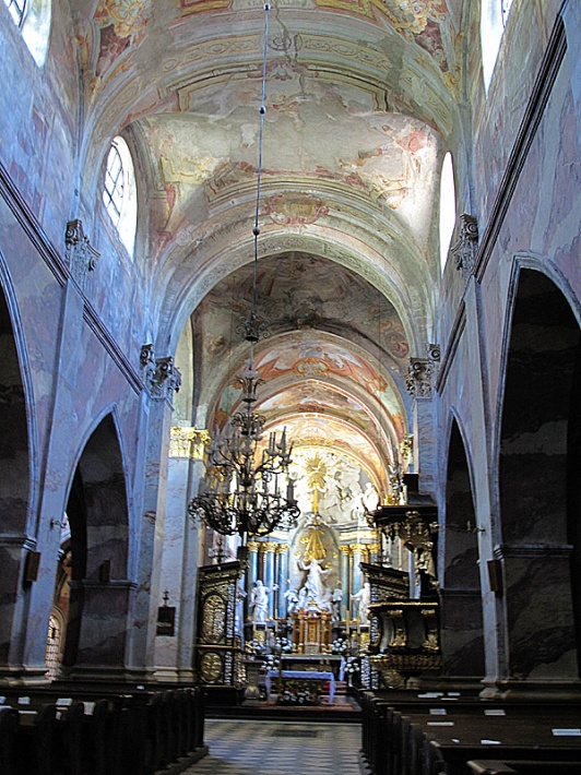 kościół klasztorny - nawa główna