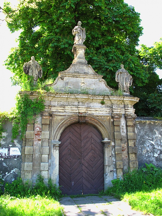 XVIII-wieczna brama wjazdowa do opactwa