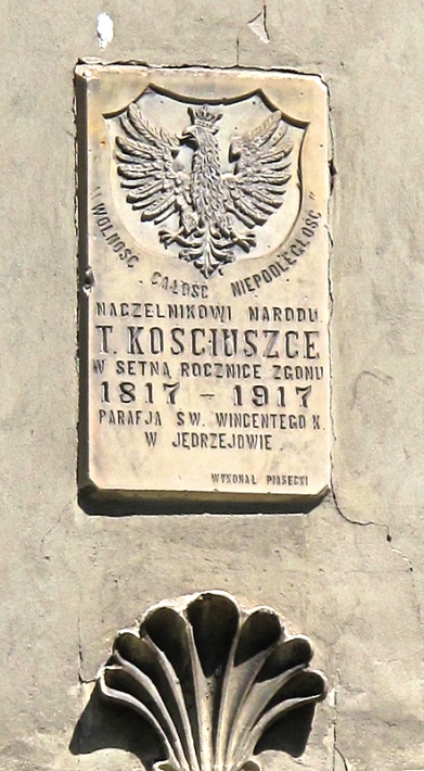 tablica poświęcona Tadeuszowi Kościuszce umieszczona na dzwonnicy