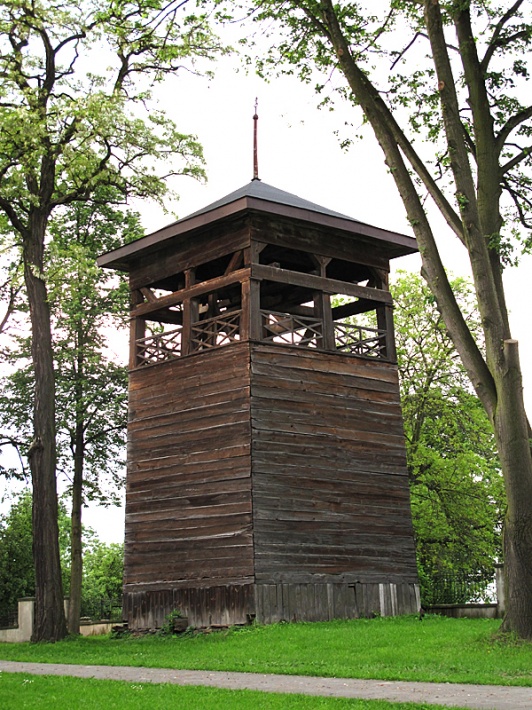 Żarnów - stara, drewniana dzwonnica