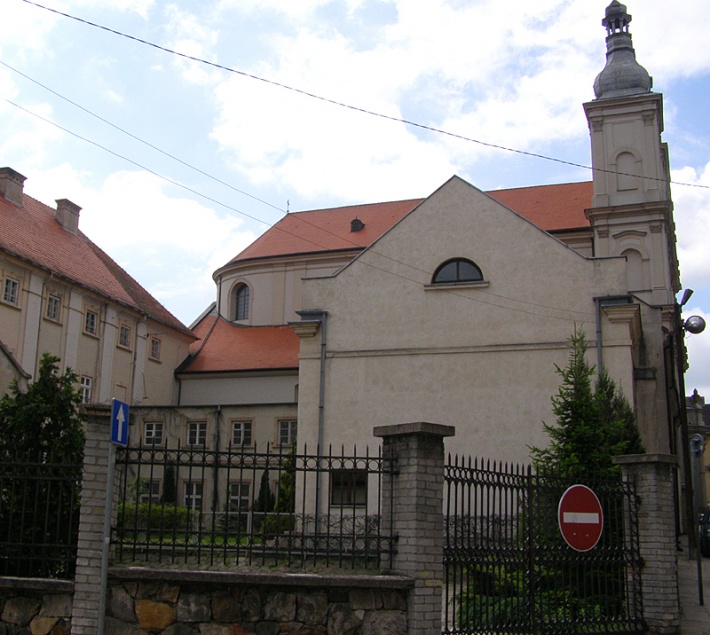 kościół jezuitów - strona wschodnia, z lewej kolegium nowe, przed kościołem szczyt kolegium starego
