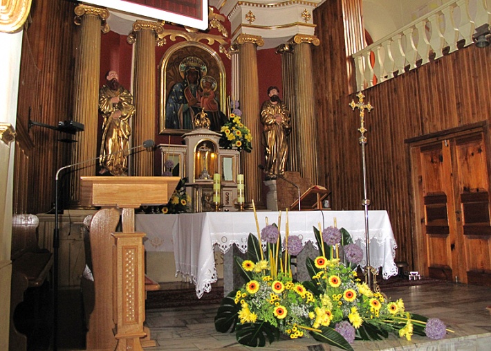 kościół św. Mikołaja w Zakrzówku - ołtarz główny