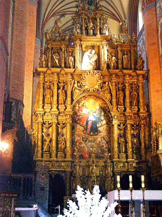 katedra w Pelplinie - ołtarz główny o wysokości 25 m