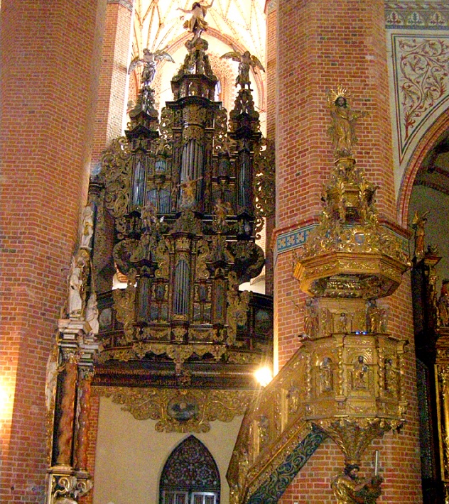 katedra w Pelplinie - barokowy prospekt organowy oraz ambona