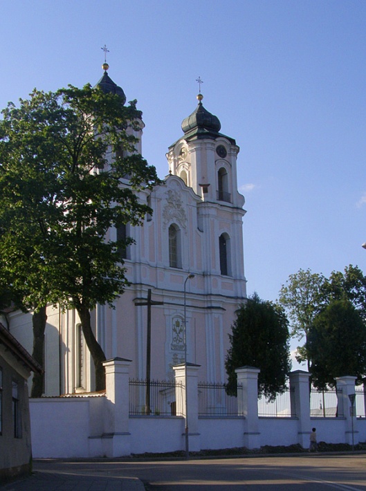 Sejny - fasada wschodnia kościoła Nawiedzenia NMP