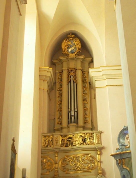 kościół Nawiedzenia NMP w Sejnach - część prospektu organowego umiejscowiona w nawie bocznej
