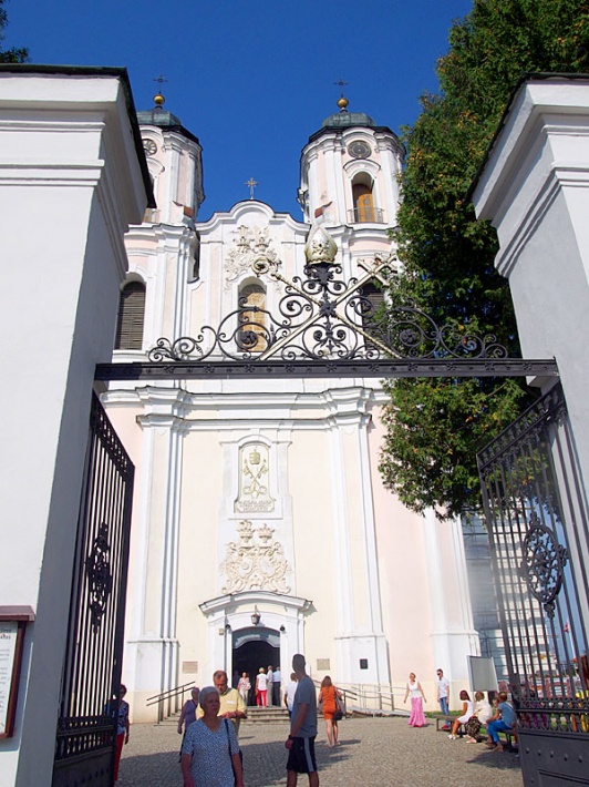 kościół Nawiedzenia NMP w Sejnach - fasada kościoła