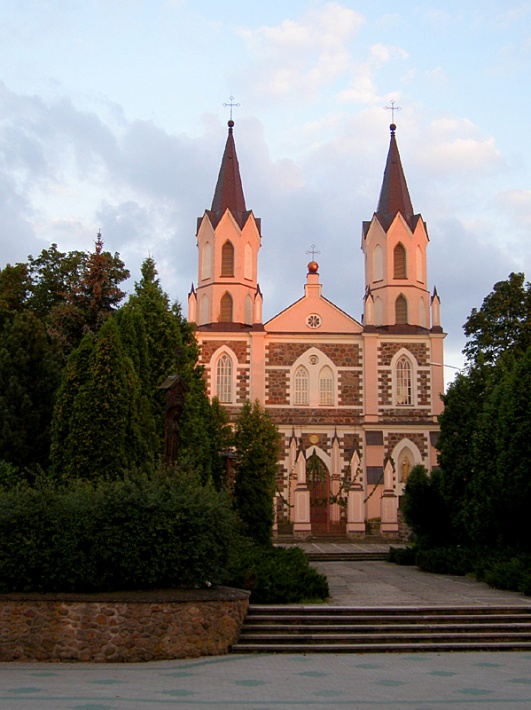 Puńsk - fasada kościoła Wniebowzięcia NMP