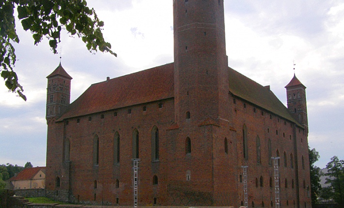 Lidzbark Warmiński - zamek od strony wysokiej wieży