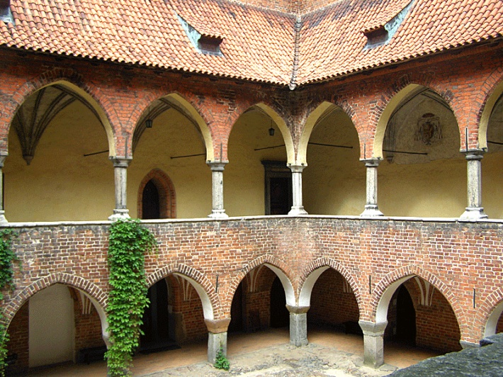 Lidzbark Warmiński - dziedziniec wewnętrzny zamku