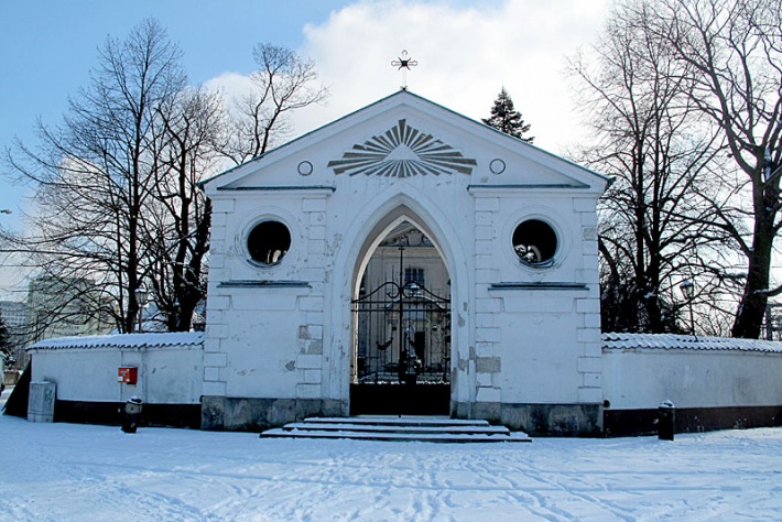 kościół św. Antoniego z Padwy - główna brama-dzwonnica
