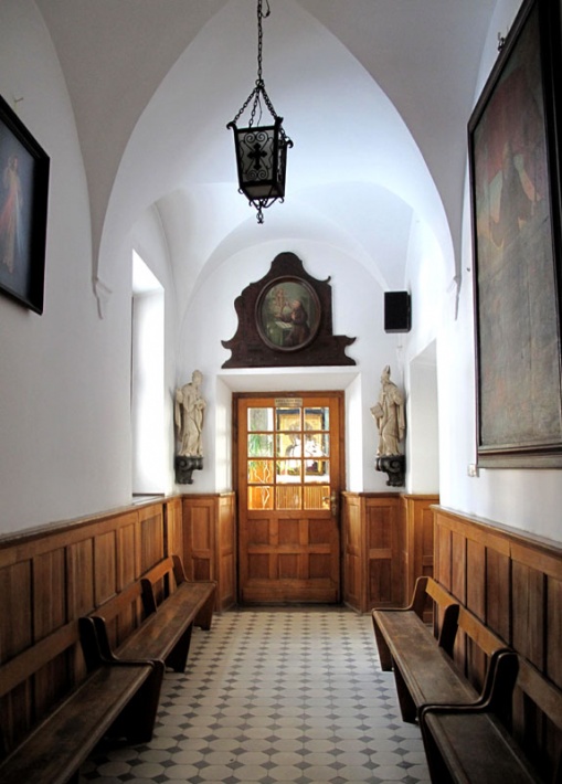 klasztor bernardynów na Czerniakowie - korytarz