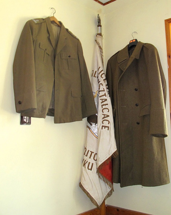 mundury i sztandar szkoły