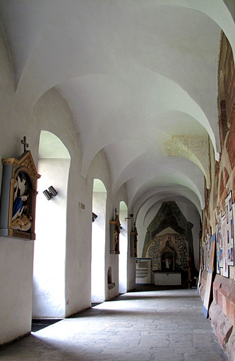 klasztor cysterski w Wąchocku - krużganki klasztorne