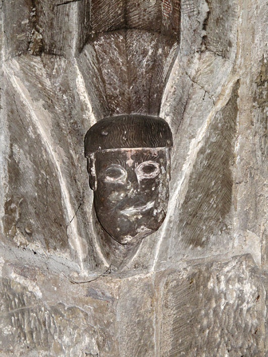 klasztor cysterski w Wąchocku - refektarz, figuralny detal rzeźbiarski w postaci głowy mnicha