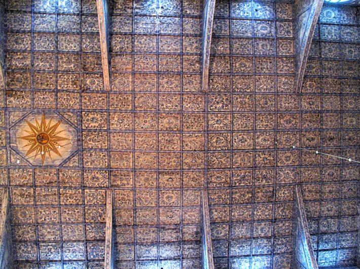 Kościół Pokoju w Jaworze - strop kasetonowy pokryty polichromią o tematyce roślinnej