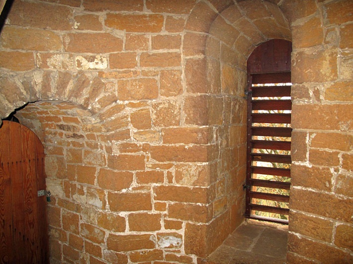 Inowłódz - romański kościół św. Idziego - wnętrze wieży